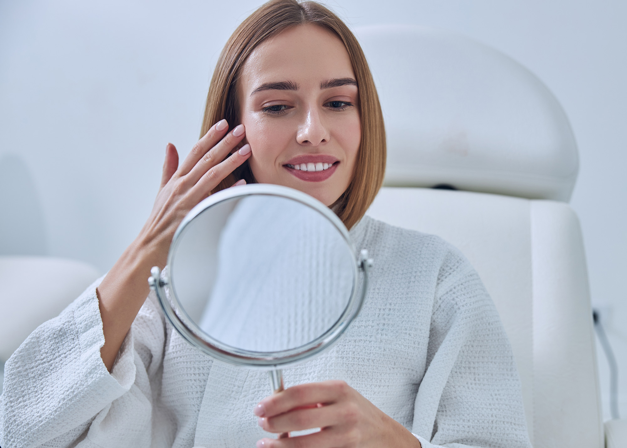 Clinicas Doctores Cuevas aplicacion de acido hialuronico carrousel 4_